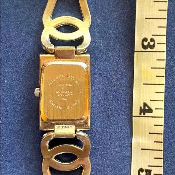 aMaZiNg ! Vintage Crystal Watch 🩷! - Picture 4 of 7